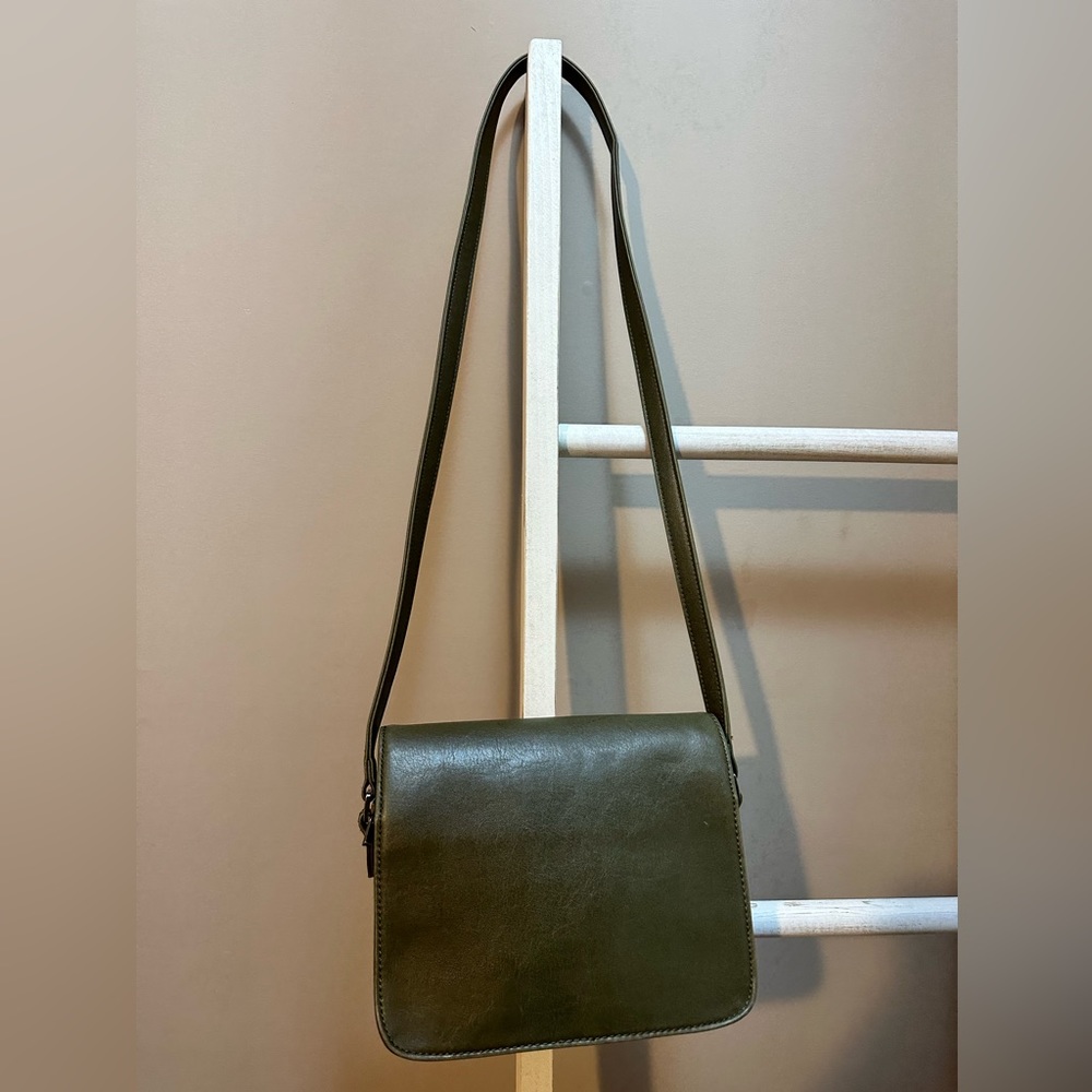 Matt & Nat crossbody purse - Picture 3 of 3
